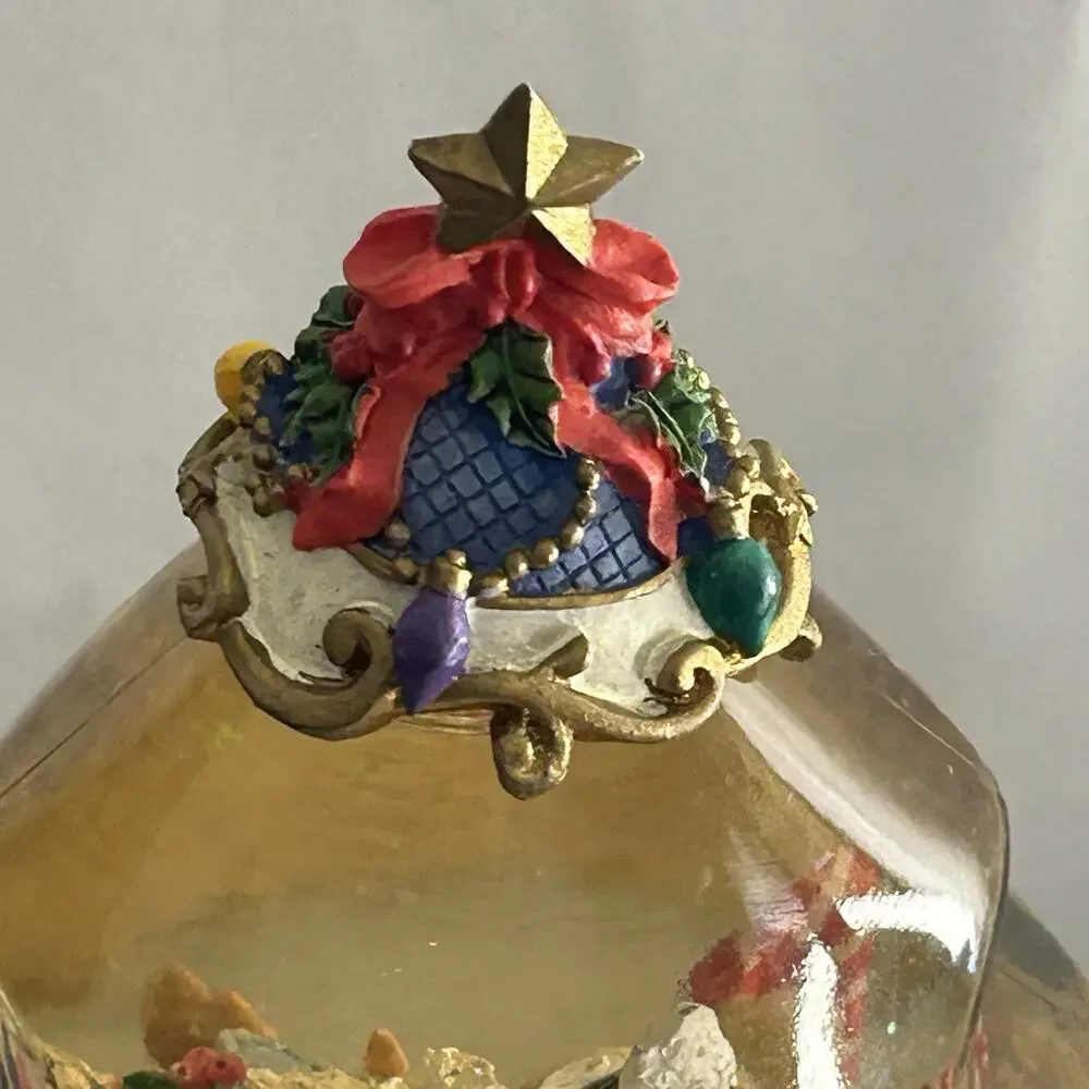 Snowglobe Christmas Holiday Music Globe with‎ Frosty the Snowman Theme song
